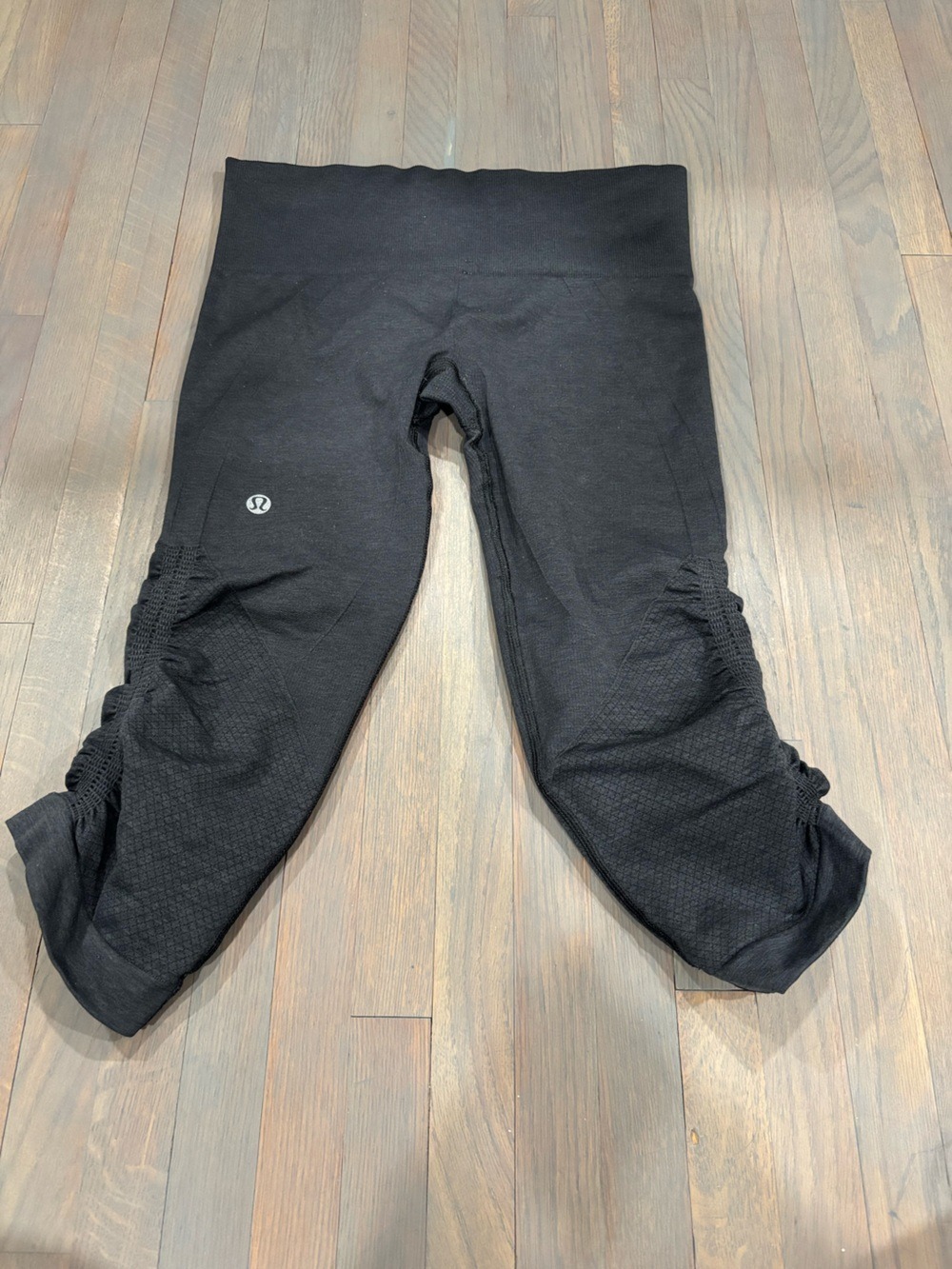 834. Lululemon In The Flow scrunch crop leggings featuring a ruched lower leg